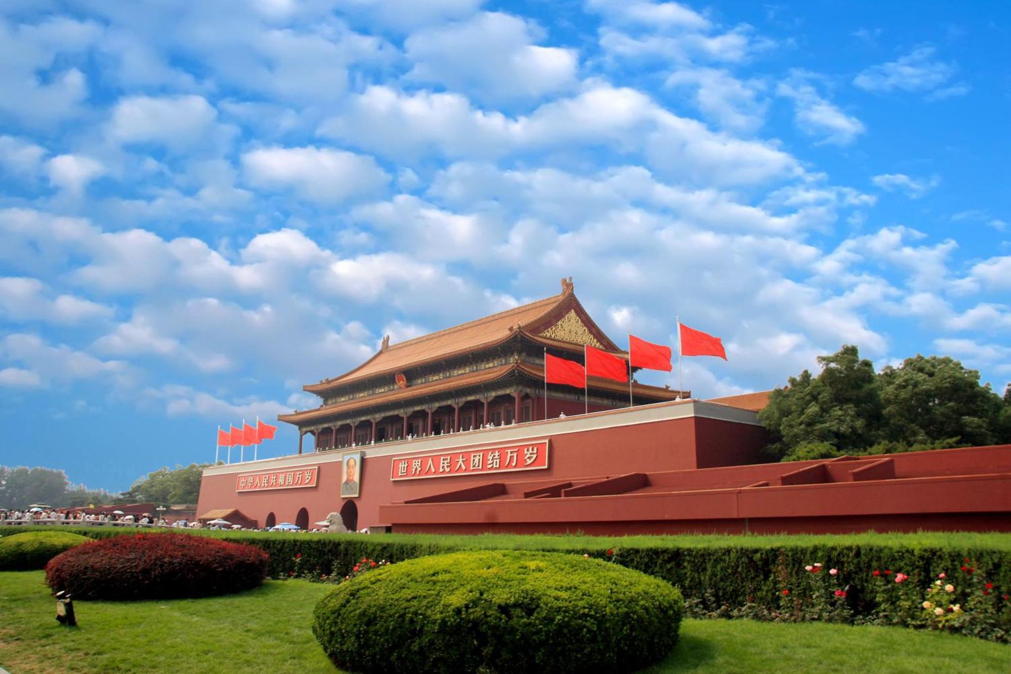 Happy Dragon Hotel -- Nearby Tiananmen Square & Forbidden City & Wangfujing Street & Line 5,6,8 Subway Nearby & Free Coffee & Free Laundry & Fluent English Speaking & Tourist Attractions Ticket Service & Free Wifi Unlimited For Western Software Пекин Экстерьер фото