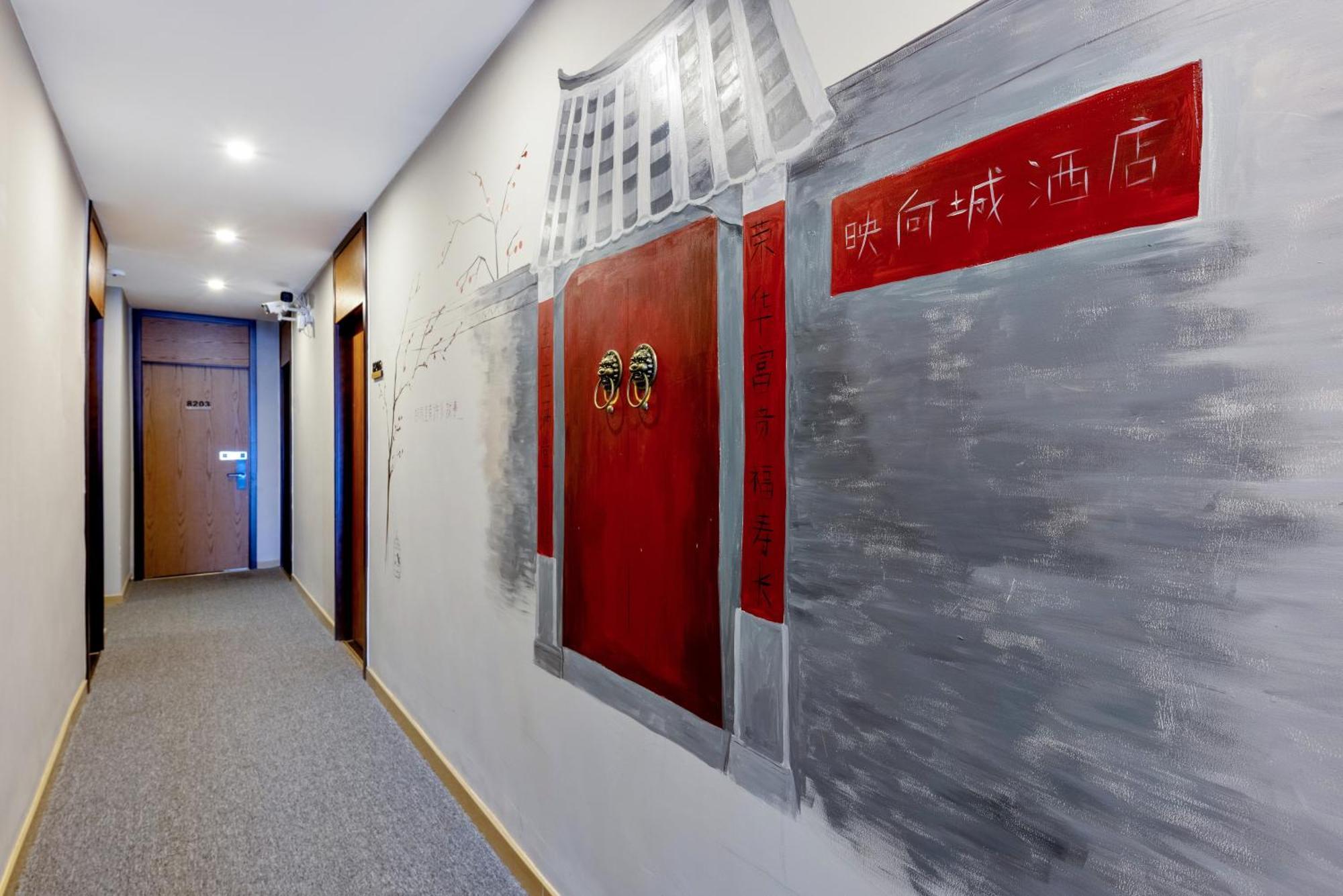 Happy Dragon Hotel -- Nearby Tiananmen Square & Forbidden City & Wangfujing Street & Line 5,6,8 Subway Nearby & Free Coffee & Free Laundry & Fluent English Speaking & Tourist Attractions Ticket Service & Free Wifi Unlimited For Western Software Пекин Экстерьер фото