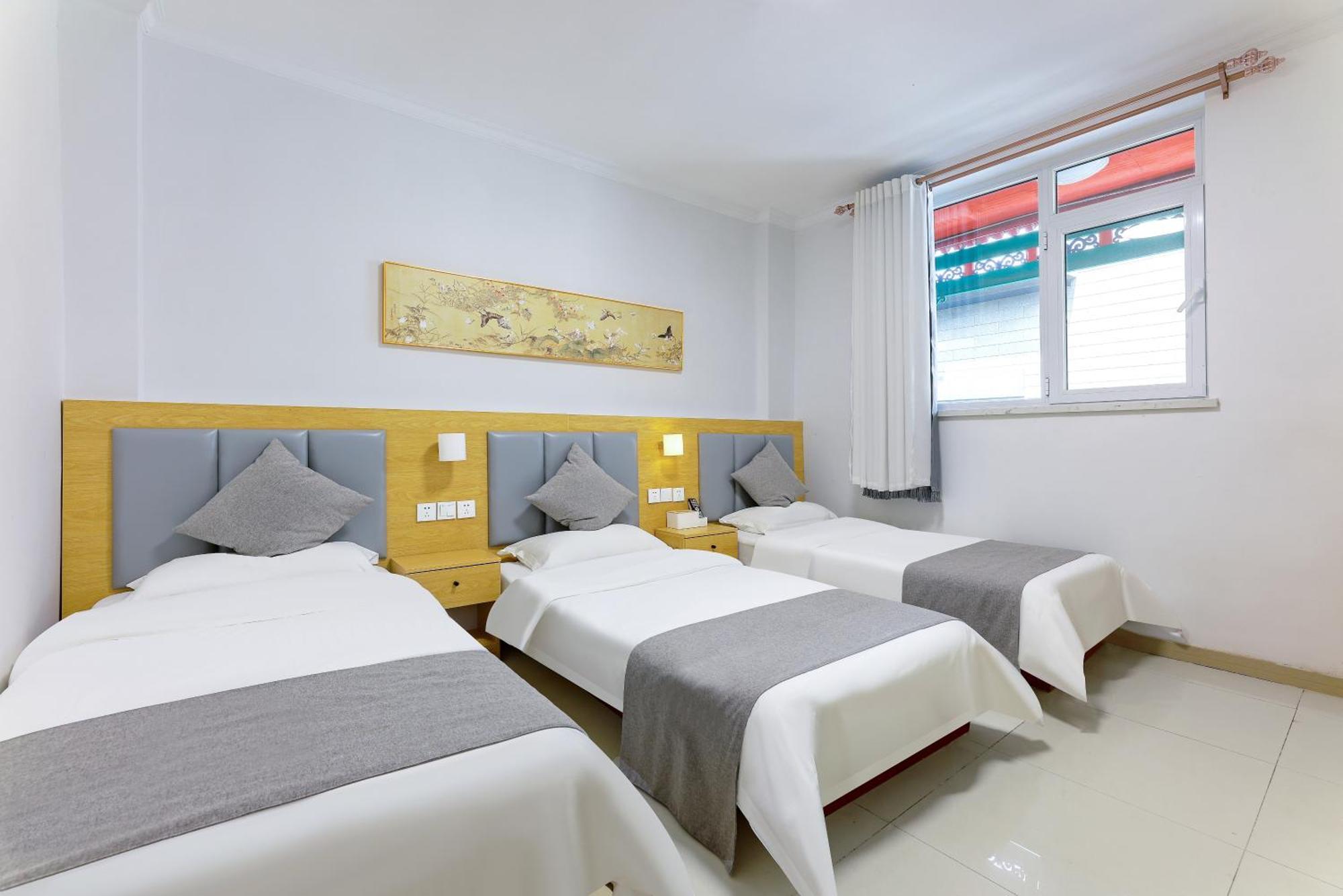 Happy Dragon Hotel -- Nearby Tiananmen Square & Forbidden City & Wangfujing Street & Line 5,6,8 Subway Nearby & Free Coffee & Free Laundry & Fluent English Speaking & Tourist Attractions Ticket Service & Free Wifi Unlimited For Western Software Пекин Экстерьер фото